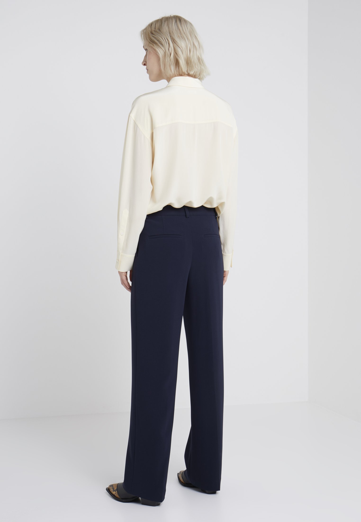 Filippa K HUTTON TROUSERS Bukse navymørkeblå Zalando.no Filippa K HUTTON TROUSERS Bukse navymørkeblå Zalando.no