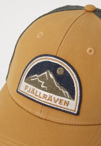 Fjällräven BADGE LÅNGTRADARKEPS UNISEX - Gorra - buckwheat brown