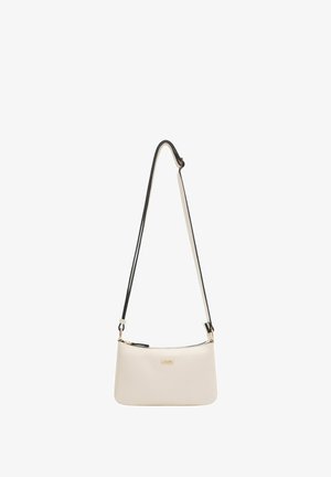 Borsa a tracolla in pelle crema con una texture liscia, forma arrotondata, rifiniture nere e tracolla regolabile. Presenta un logo del brand discreto sulla parte frontale.