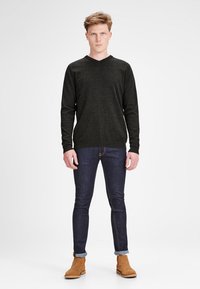 Jack & Jones JJEBASIC V-NECK - Jumper - anthracite