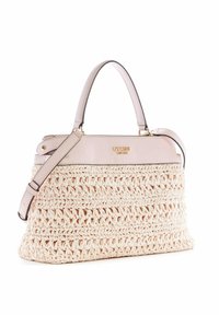 Tkaná kabelka Guess s krémovým tkaným tělem a hladkým růžovým koženým vrškem, dvojitými uchy a nastavitelným popruhem.
