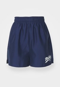 Marinblå Nike träningsshorts med elastisk midja och vit Nike-logotyp på nedre högra benet.