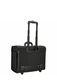 Maleta de viaje negra con un asa retráctil, diseño robusto, material de tela y ruedas suaves. Hardware notable en la parte delantera.