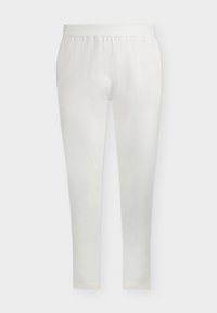 Επιλέχθηκε, off-white