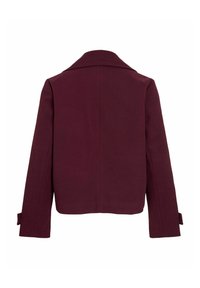 Bordowa kurtka o dopasowanym kroju, z ostrymi klapami i długimi rękawami. Posiada prosty tylny dół oraz guziki na rękawach.