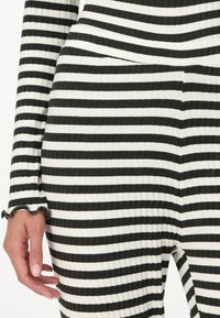 Mads Nørgaard STRIPE LONNIE PANTS - Pantalon classique - rosin/vanilla ice