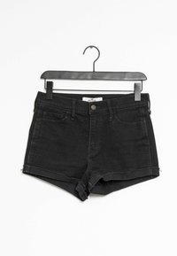 Svarta denimshorts med fransad nederkant, åtsittande design, femficksstil och knäppning fram. Hänger från en svart displayhängare.
