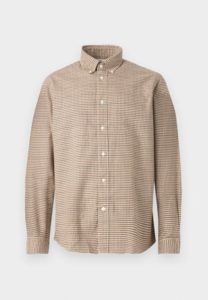 Beige og brunternet langærmet skjorte med knap-trykkrave, vist på en ensfarvet baggrund, forfra.