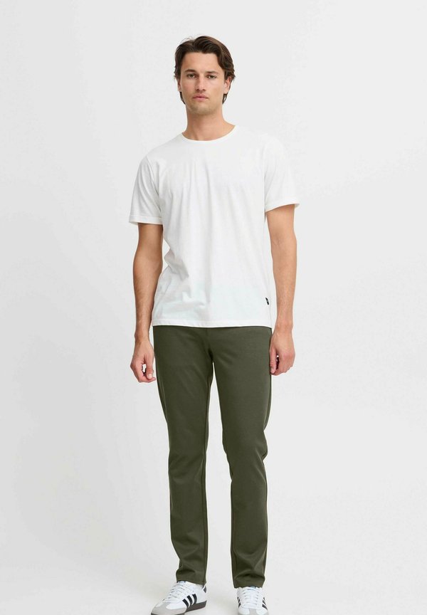 BHHelmer - Chinos - forest night2