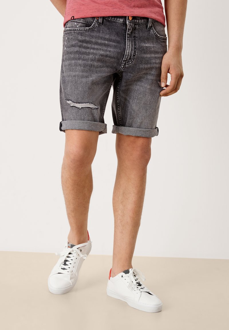 Herren Skinny Fit | QS by s.Oliver REGULAR : SHORT EN AU LOOK USÉ Jeans Shorts grey stretched den/black denim - VR54123 Herren Skinny Fit | QS by s.Oliver REGULAR : SHORT EN AU LOOK USÉ Jeans Shorts grey stretched den/black denim - VR54123