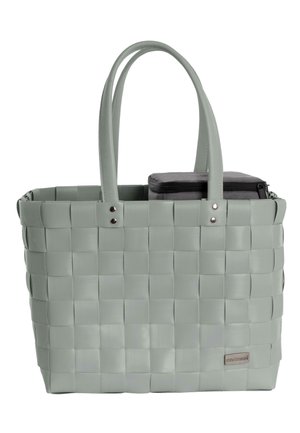 Gewebte Tragetasche in sanftem Grün mit stabilen Griffen und einem grauen Reißverschlussbeutel im Inneren, ergänzt durch silberne Hardware-Akzente.