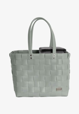 Gewebte Tragetasche in sanftem Grün mit stabilen Griffen und einem grauen Reißverschlussbeutel im Inneren, ergänzt durch silberne Hardware-Akzente.