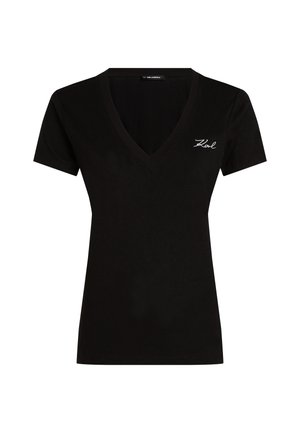 Svart V-ringad t-shirt i mjukt material med korta ärmar och en vit broderad logo på bröstet. Enkel och åtsittande design.