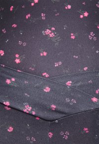 ONLY Curve ONCTHEA FEVER LIFECITY - Calções - black