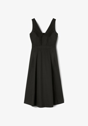 Vestido midi negro sin mangas con tirantes anchos, escote en V, cintura ajustada y falda línea A, exhibido sobre fondo blanco.