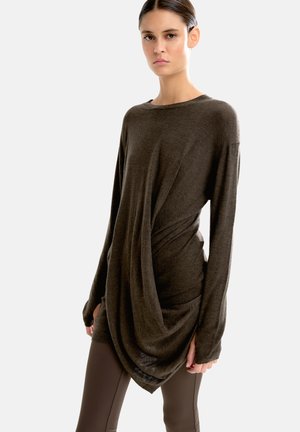 - Sweter