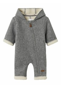 Jumpsuit à capuche gris avec manches courtes, doté d'une fermeture éclair, d'une doublure en fausse fourrure crème et d'un tissu texturé avec des poignets doux.