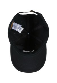 Căciulă de baseball neagră văzută din interior, cu o coroană rotundă, margini cusute, etichete interioare și orificii de ventilație.