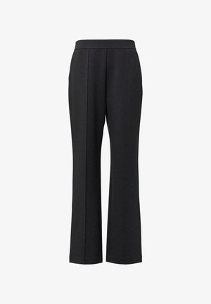Pantalons noirs à pattes larges en tissu doux et texturé, dotés d'une taille plate et de deux plis sur le devant pour plus de détails.