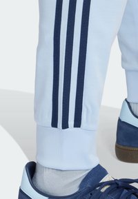 adidas Originals Träningsbyxor - mottled light blue
