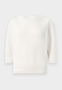 Pull en tricot blanc avec un col rond, des manches mi-longues et un ourlet côtelé. Texture douce, tissu léger et sans motifs visibles.