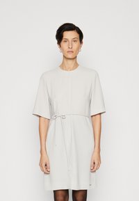 Calvin Klein STRUCTURE MINI SHIFT DRESS - Rochie de zi - morning haze