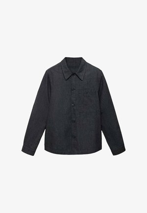 Cămașă button-up de culoare gri închis, cu un design structurat, având guler ascuțit, mâneci lungi și un buzunar pe piept, confecționată dintr-un material texturat.