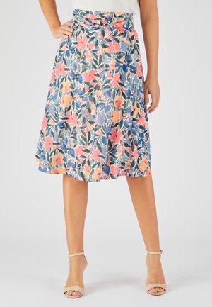 Jupe A-line florale en tissu léger, ornée de motifs vifs en rose, bleu et vert. La ceinture est enroulée avec un détail d'accent circulaire.