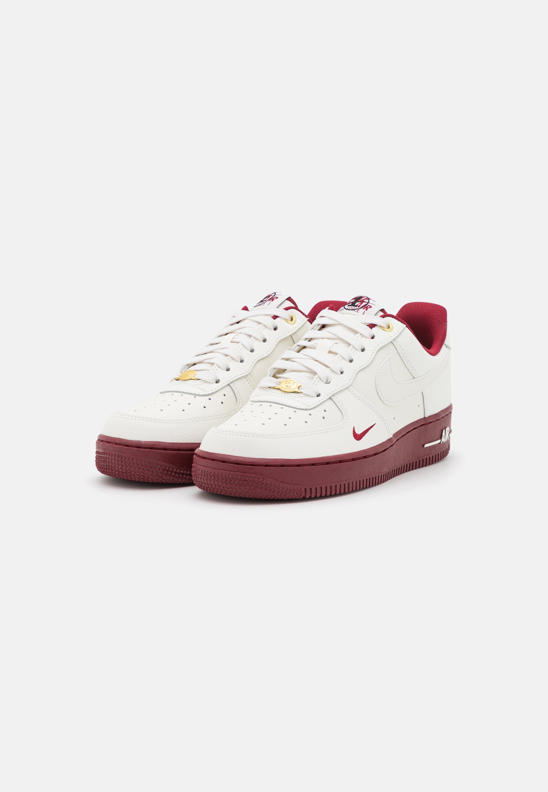 Nike Sportswear WMNS AIR FORCE 1 07 SE XCAT - Sneakers laag - sail/team  red/metallic gold/black/crème - Zalando.be
