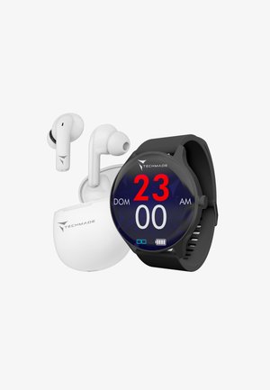 Des écouteurs sans fil blancs avec un étui de chargement, à côté d'une montre connectée noire avec un écran rond affichant l'heure numérique et le niveau de batterie.