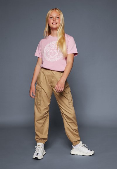 Versace MEDUSA GRECA PRINT UNISEX - Tričko s potlačou - tutù pink/bianco