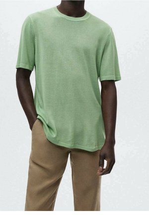 Groene katoenen T-shirt met korte mouwen, ronde halslijn en een ontspannen pasvorm. De textuur lijkt glad met een lichte glans.