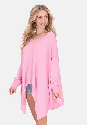 Rosa übergroßer Waffelstrickpullover mit tiefem V-Ausschnitt, langen Ärmeln und lockerer Passform, ausgestattet mit seitlichen Schlitzen für zusätzlichen Stil.