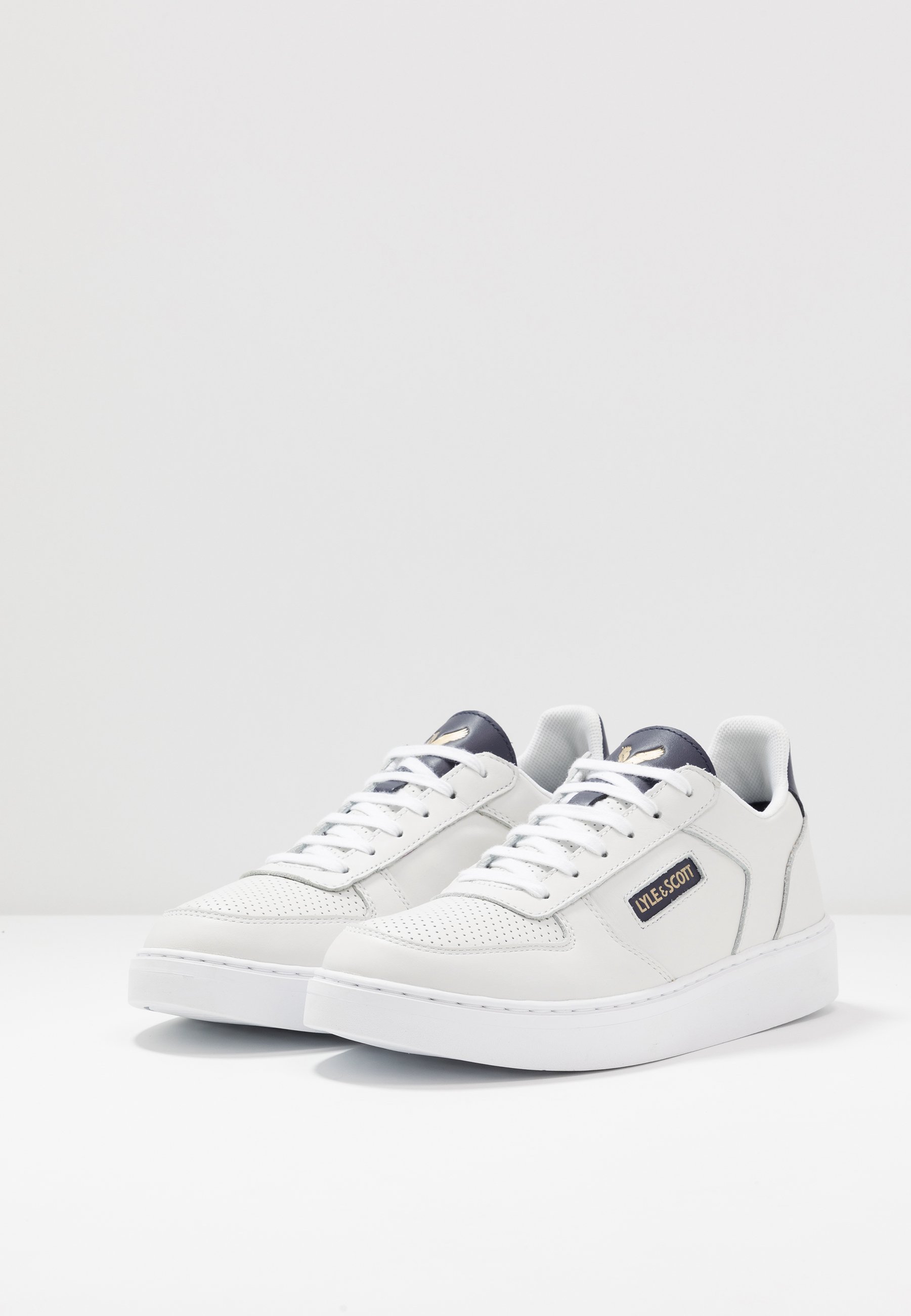 Lyle & Scott MCMAHON Joggesko whitedark navy Zalando.no Lyle & Scott MCMAHON Joggesko white Zalando.no