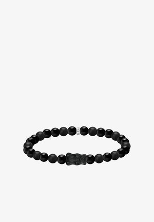 Schwarzes Perlenarmband mit einer Mischung aus glatten und matten Kugelperlen, einem einzigartigen strukturierten Mittelstück und einem kleinen silbernen Anhänger.