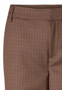 Brūni un melni raibie houndstooth raksta piegriezuma bikses ar jostas cilpām un priekšējiem sānu kabatām, parādītas tuvplānā.