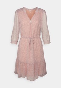 Vaaleanpunainen kukallinen kesämekko, jossa on kolme neljännesosaa läpinäkyvistä hihoista, vyötärönauha ja röyhelöhelma. Napit edessä ja herkät kuviot koko mekossa.