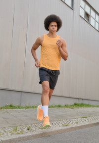 HOKA CLIFTON 9 - Scarpe da corsa su strada - solar flare/lettuce