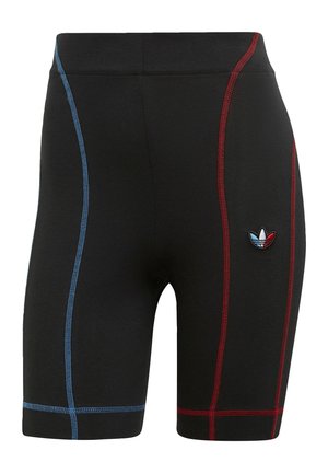 Mustat urheilushortsit, joissa on sinisiä ja punaisia saumalankoja sekä pieni kolmen värin Adidas-logo oikeassa reisessä.