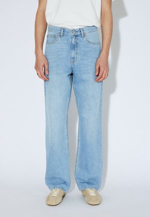 Hellblaue Jeans mit weitem Bein aus Denim, mit klassischem Fünf-Taschen-Design, Knopfverschluss und dezenten Waschungseffekten.