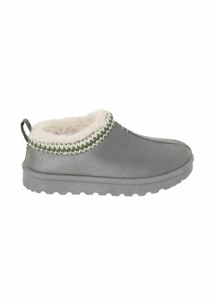Grauer Slipper mit weicher, synthetischer Fell-Innenausstattung, dekorativen Nähten und einer strukturierten Gummisohle. Verfügt über eine kleine Zuglasche hinten.