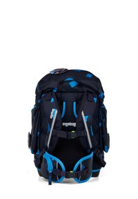 Sac à dos ergonomique noir et bleu avec des motifs géométriques, des bretelles rembourrées, des boucles ajustables et des accents réfléchissants pour la visibilité.
