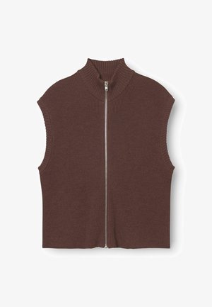 Top sin mangas de punto marrón con cuello alto y cremallera frontal, con textura acanalada y un ajuste abierto y relajado.