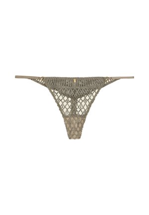 Culotte style string avec un design en maille métallique et un motif losange en mesh de couleur vert olive, avec des fines bretelles latérales et un petit charm doré au centre devant.
