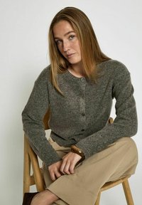 PEPPERCORN Gilet - m walnut melange