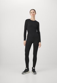 ONLY Play ONPRASP ON BIAS TOP - Tops ar garām piedurknēm - black