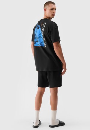 4F - T-shirt z nadrukiem