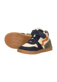 Hoge sneakers in marineblauw, crème en olijfgroen. Voorzien van een klittenbandsluiting, rubberen zool met sterrenpatroon en suède accenten.