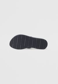 Thumbnail Image 5