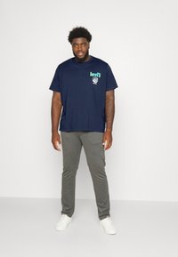 Levi's® Plus BIG SS - T-shirt estampada - big surf club naval academy